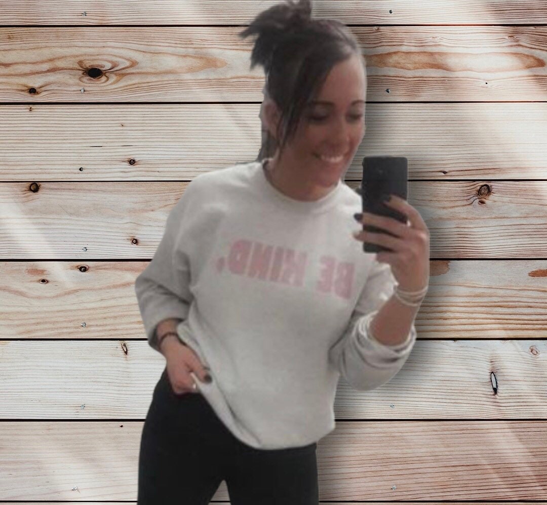 Be kind Graphic Crewneck Sweatshirt - Liv's Boutique